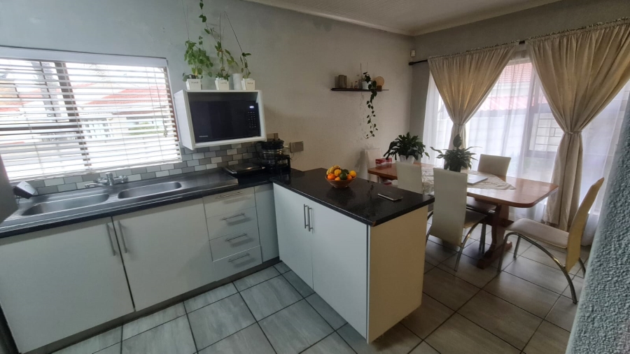 To Let 3 Bedroom Property for Rent in St Dumas Western Cape